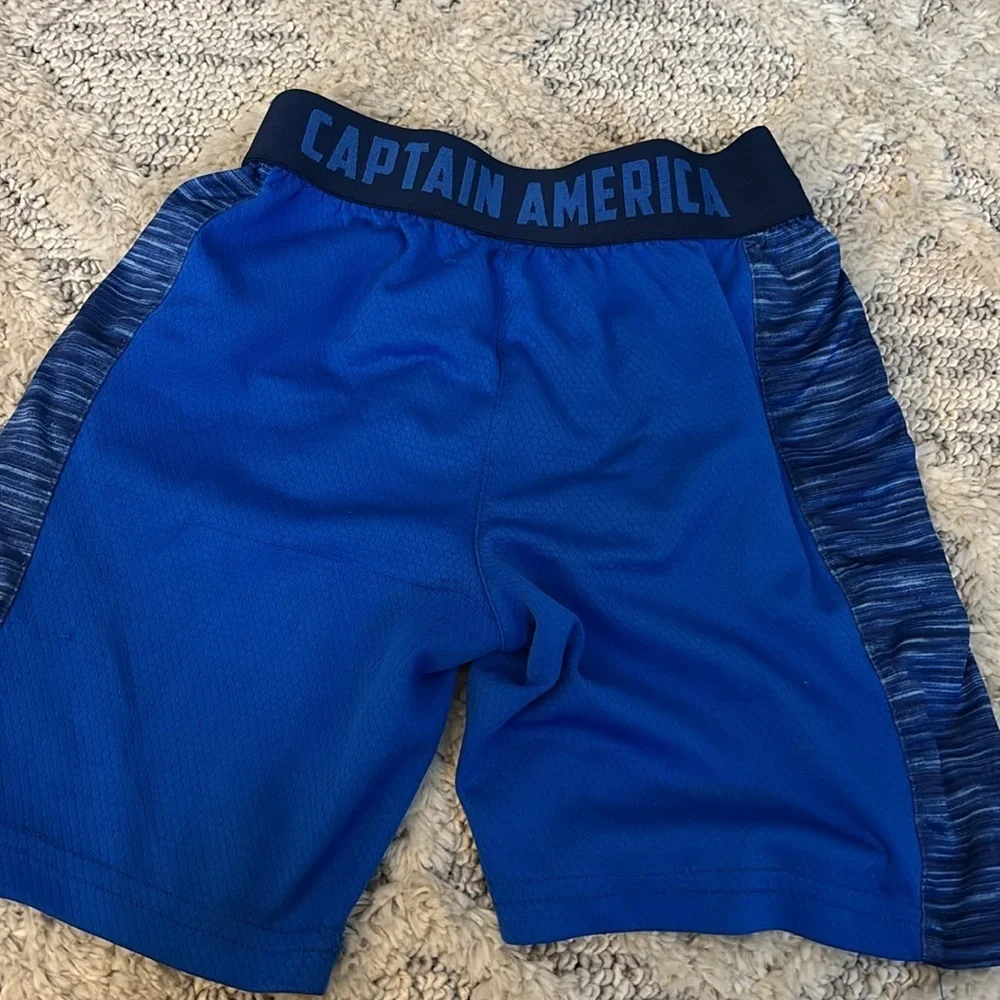 Captain America Boys shorts athleticc avengers shorts size 4/5 - blue!